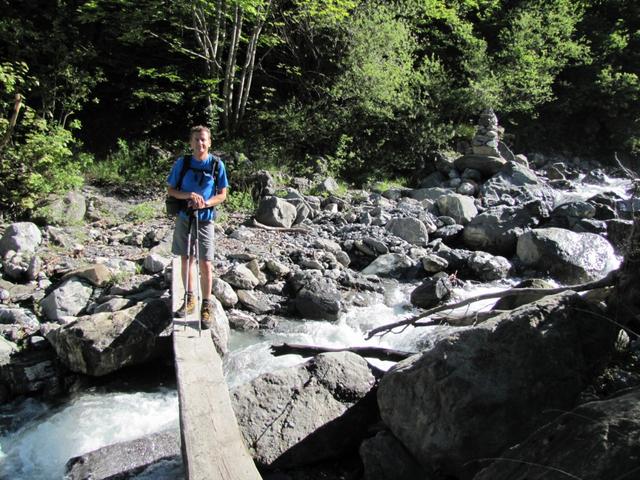 Franco auf der Brücke die über den Lochrüfibach führt