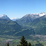 Breitbildfoto mit Blick ins Rheintal, Haldensteiner Calanda, das Taminatal der Pizol, sehr schön