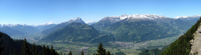 Breitbildfoto mit Blick ins Rheintal, Haldensteiner Calanda, das Taminatal der Pizol, sehr schön