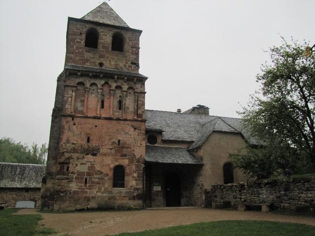 die romanische Kirche St.Pierre de Bessuéjouls aus dem 11.Jh.