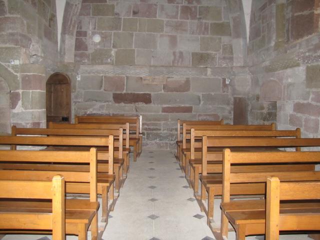 Bemerkenswert ist bei dieser Kirche, die Oberkapelle mit Altar