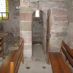 durch zwei schmale Treppenaufgänge, gelangt man zur Oberkapelle