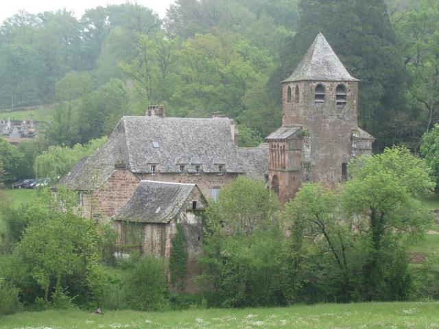 letzer Blick zur Kirche St.Pierre von Bessuéjouls