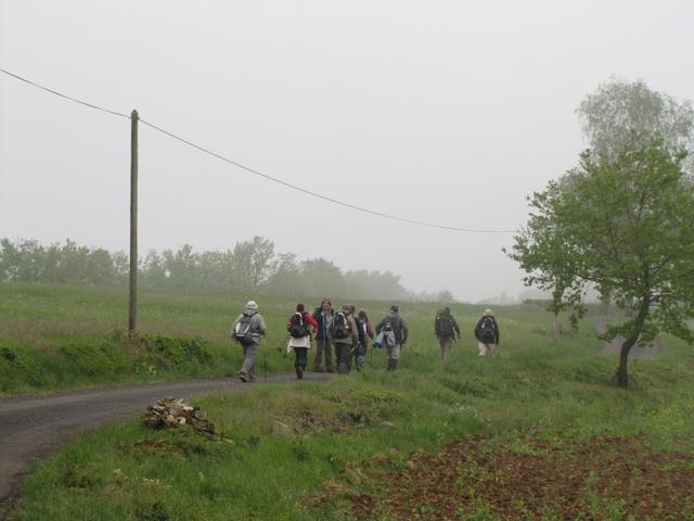 Pilger vor uns. Diese Gruppe werden wir immer wieder sehen, bis Cahors