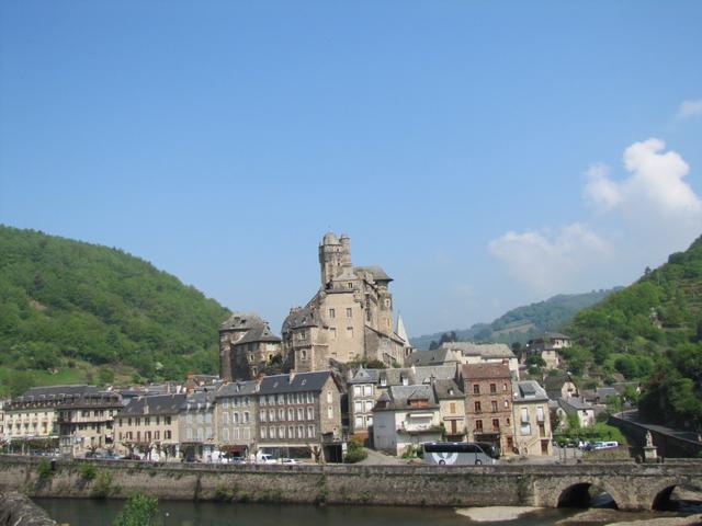 vor uns liegt Estaing und bei so einem Prachtswetter. Superschön