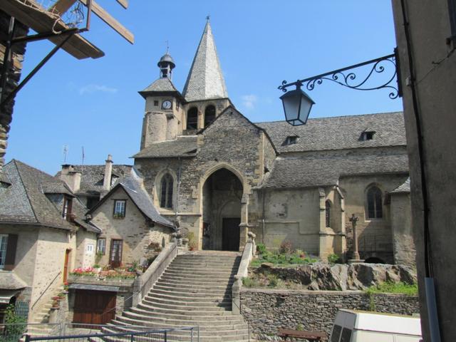 die Kirche St.Fleuret direkt unterhalb vom Schloss