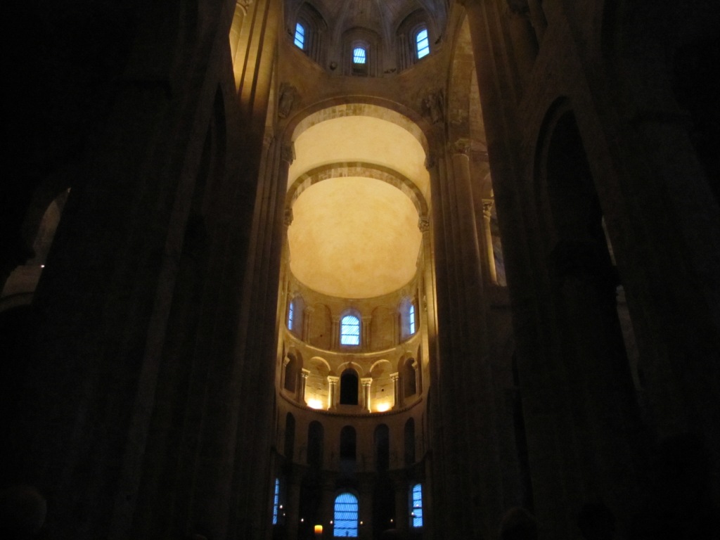 wir besuchen ein Konzert in der Kathedrale von Conques