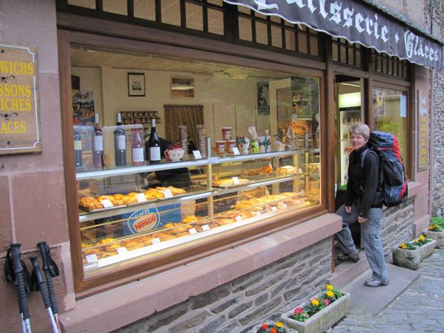 jeden Morgen das tägliche Ritual. Einkaufen in einer Bäckerei