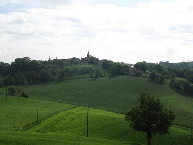 schöne hügelige und wellige Landschaft