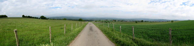 schönes Breitbildfoto nach Montredon auf dem Weg nach Guirande