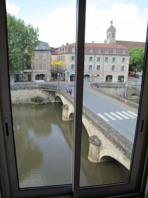 Aussicht vom Fenster auf die Brücke Pont Gambetta