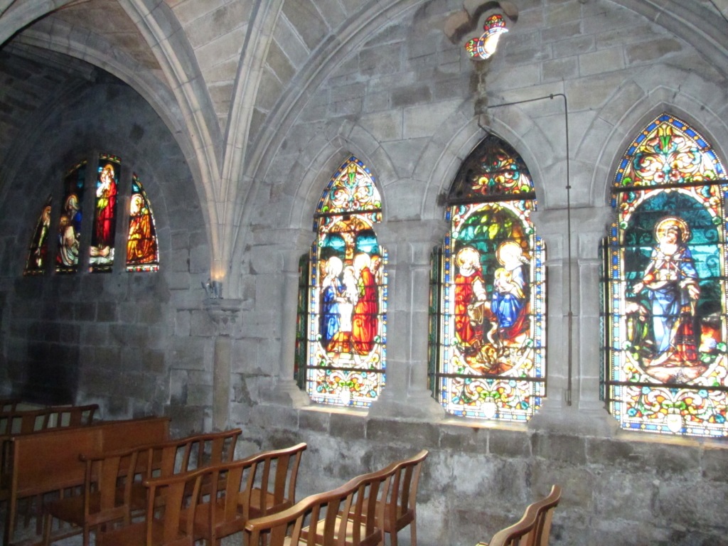 wir sind nun in der Kapelle der Kirche
