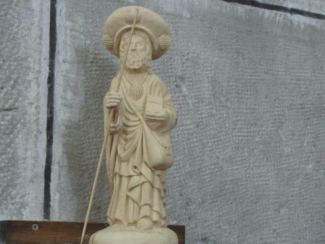 Figur von einem Jakobspiler in der Kirche von Faycelles