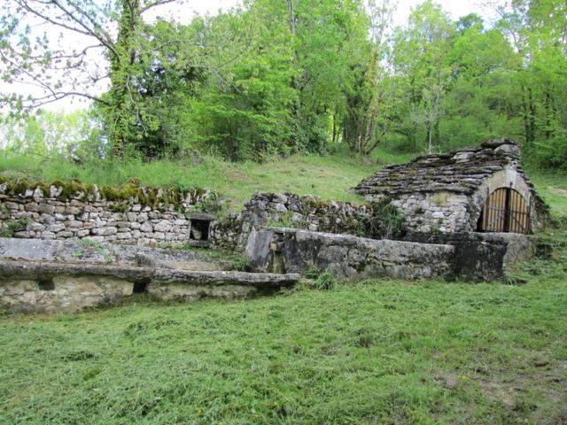 Im Gebiet der Causse Kalkhochflächen, sieht man immer wieder solche Wasserspeicher