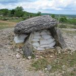 der bekannteste Dolmen kurz nach Gréalou, leider eingestürzt