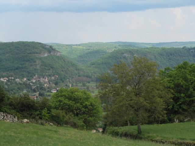 Blick auf Salvagnac-Cajarc unten im Lottal