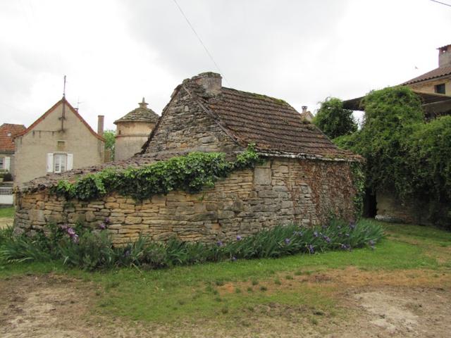 bei einem "Mas", Gehöft, Bauernhaus, steht noch ein altes Backhaus. Hier wurde Brot für die Umgebung gebacken