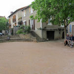 Breitbildfoto. MIttagessen mit anderen Pilger in Limogne en Quercy