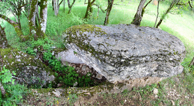 Breitbildfoto vom Dolmen du Joncas