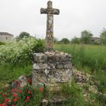 altes Steinkreuz auf dem chemin de Compostelle