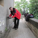 Franco beim Schuhe reinigen. Die Wege waren doch zum Teil sehr schlammig