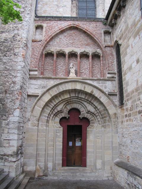 schöner Seiteneingang der Kathedrale St.Étienne