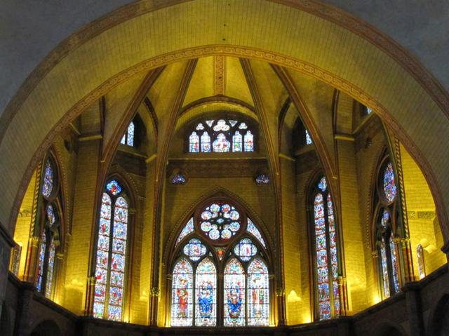 die Kathedrale St.Étienne mit den ungewöhnlichen Kuppel nach dem Vorbild byzantinischer Kirchen