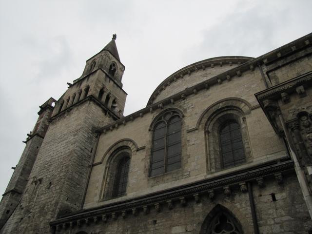 Kathedrale St.Étienne mit den ungewöhnlichen Kuppeln. Es sind die grössten Kuppeln in Frankreich