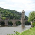 Pont Valentré mit ihren acht Bögen und drei Türmen eine der besterhaltene Brücke des Mittelalters