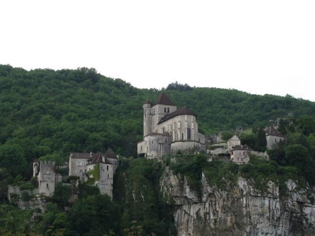 auf dem Weg nach Rocamadour. Blick vom Lotufer hinauf Richtung St.Cirq Lapopie