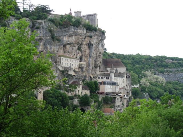 plötzlich taucht vor uns Rocamadour auf