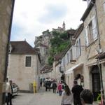 im Zentrum von Rocamadour mit Blick auf die Burg