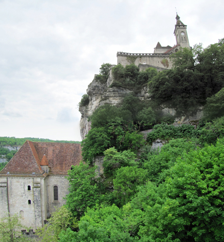 Blick auf die Burg mit Aussichtsterrasse