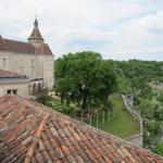 Blick auf die Burg mit Garten