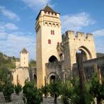 im Mittelalter besass Cahors um die ganze Stadt so eine Befestigungsmauer