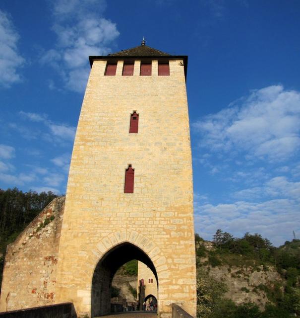 der mittlere Turm auch "Tour du Diable" genannt