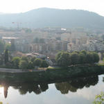 schönes Breitbildfoto von Cahors, dem Lot und der Pont Valentré