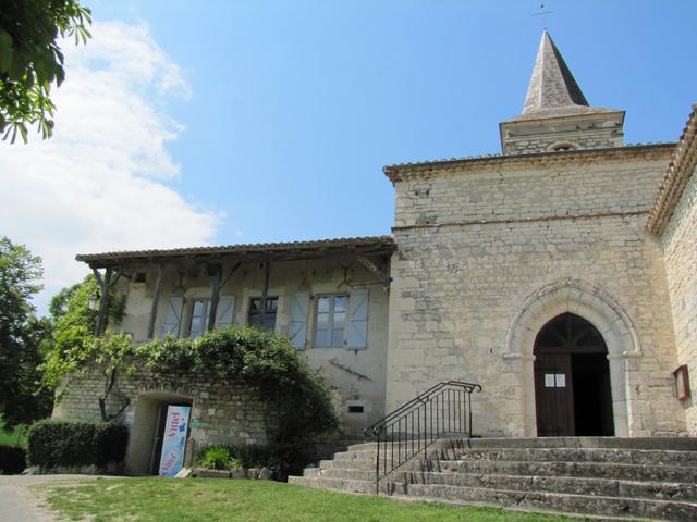 Links Pilgerunterkunft, rechts Kirche von Lascabanes