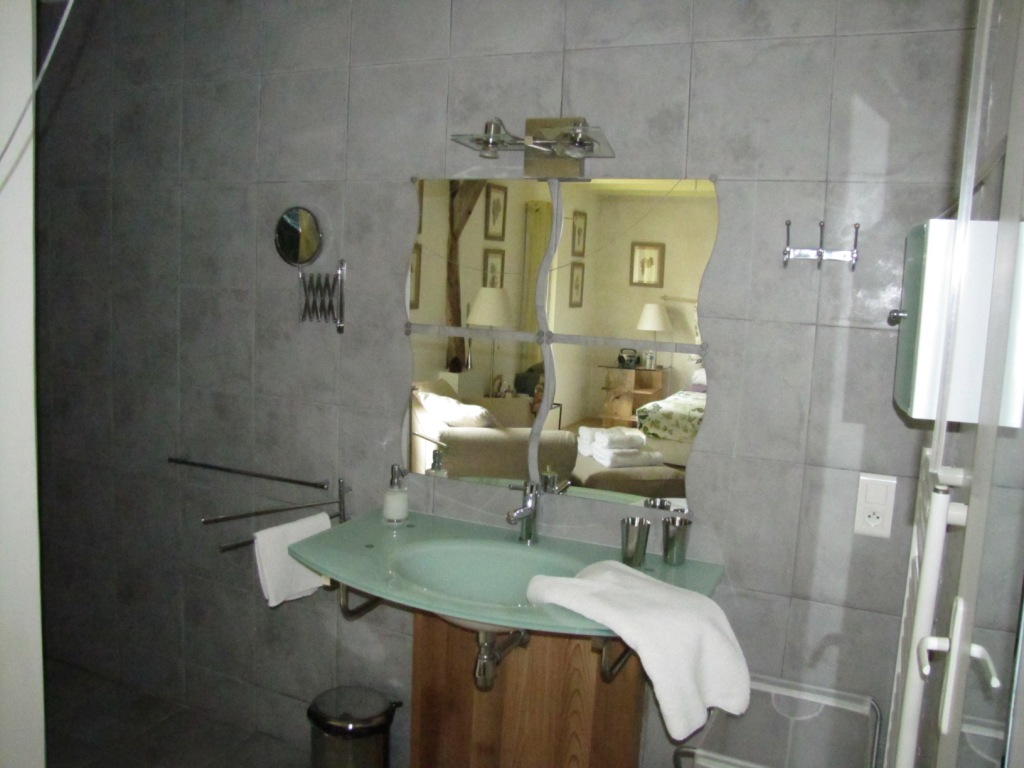 sehr schönes Badezimmer