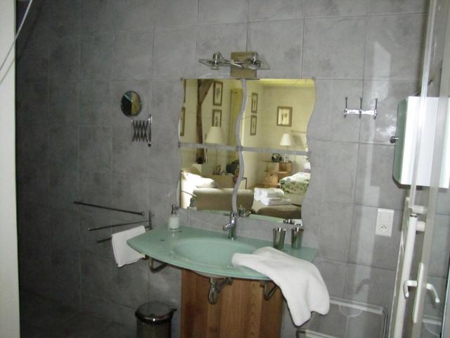 sehr schönes Badezimmer