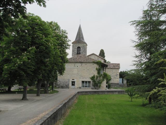 wir haben Lascabanes verlassen. Blick zurück zu der Dorfkirche