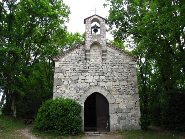 die kleine Kapelle St.Jean, mit einer Heilquelle die schon keltische Druiden verwendeten