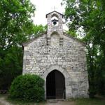 die kleine Kapelle St.Jean, mit einer Heilquelle die schon keltische Druiden verwendeten