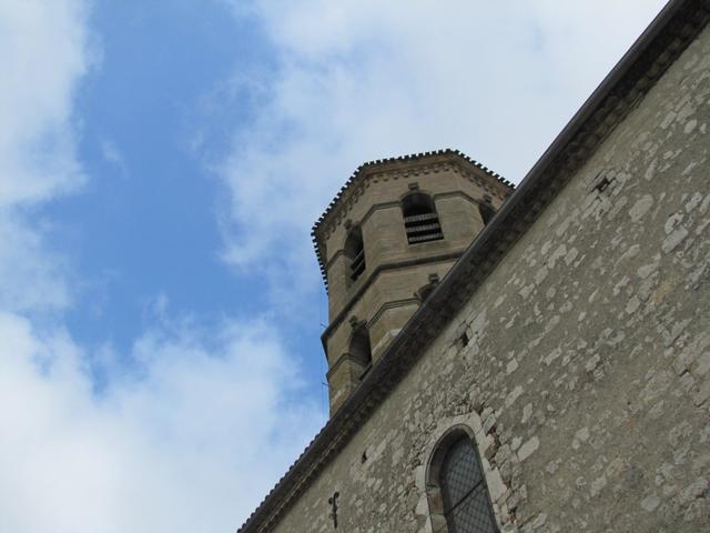 Blick zum bekannten Turm der Kirche von Montcuq