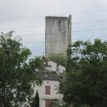 einzig der Donjon (Bergfried) der einstigen Burg blieb nach dem Hundertjährigem Krieg bestehen.