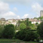 Blick zurück nach Montcuq mit Kirche und Turm. Montcuq hat uns gefallen. Schönes Dorf