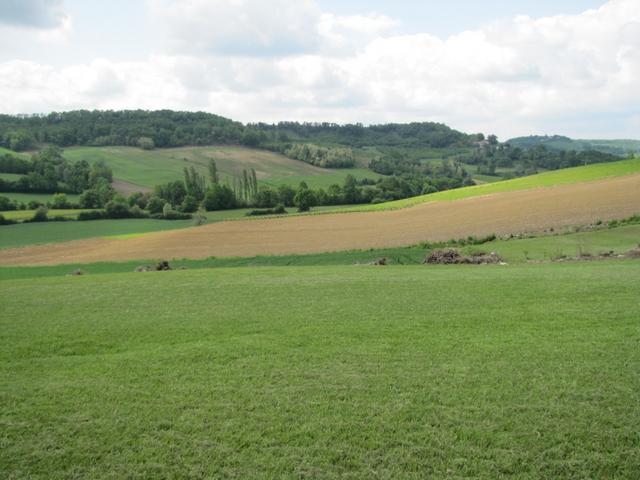 weit hinten rechts, ist Montcuq noch ersichtlich