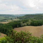 wunderschönes Breitbildfoto von Montlauzun aus gesehen