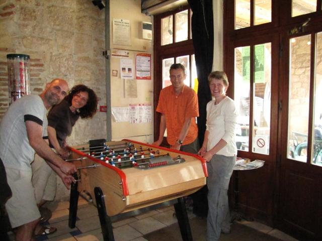 und mit Nives und Remi Tischfussball gespielt. Es wurde ein sehr lustiger und unterhaltsamer Abend.