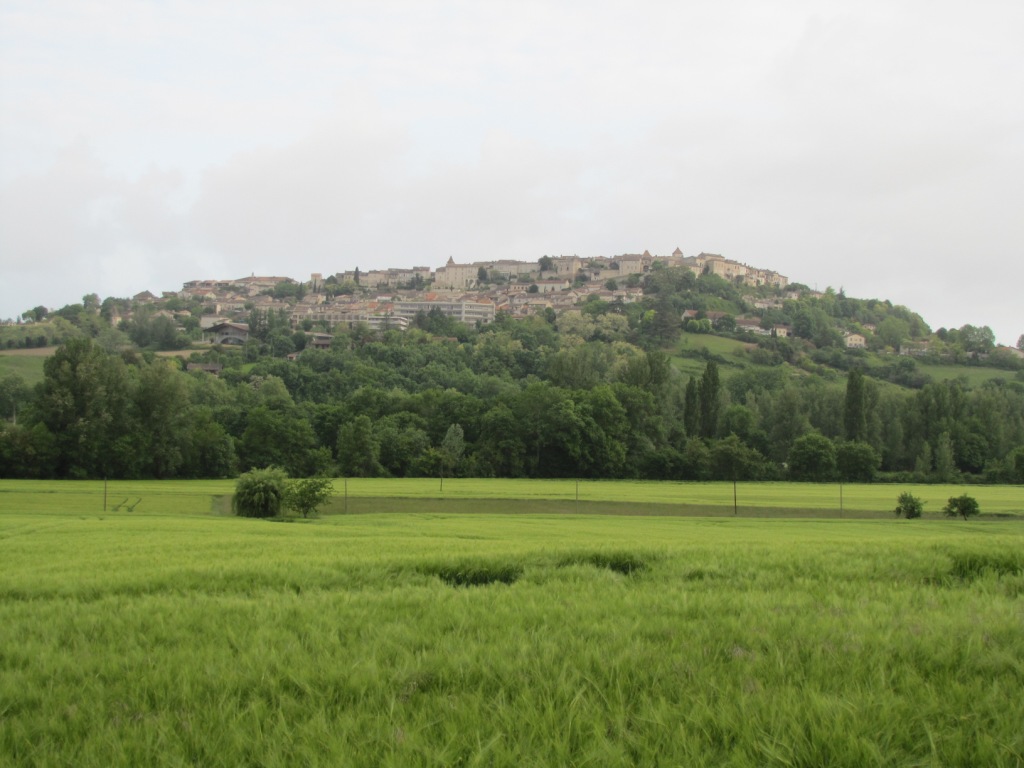 Blick über Kornfelder nach Lauzerte